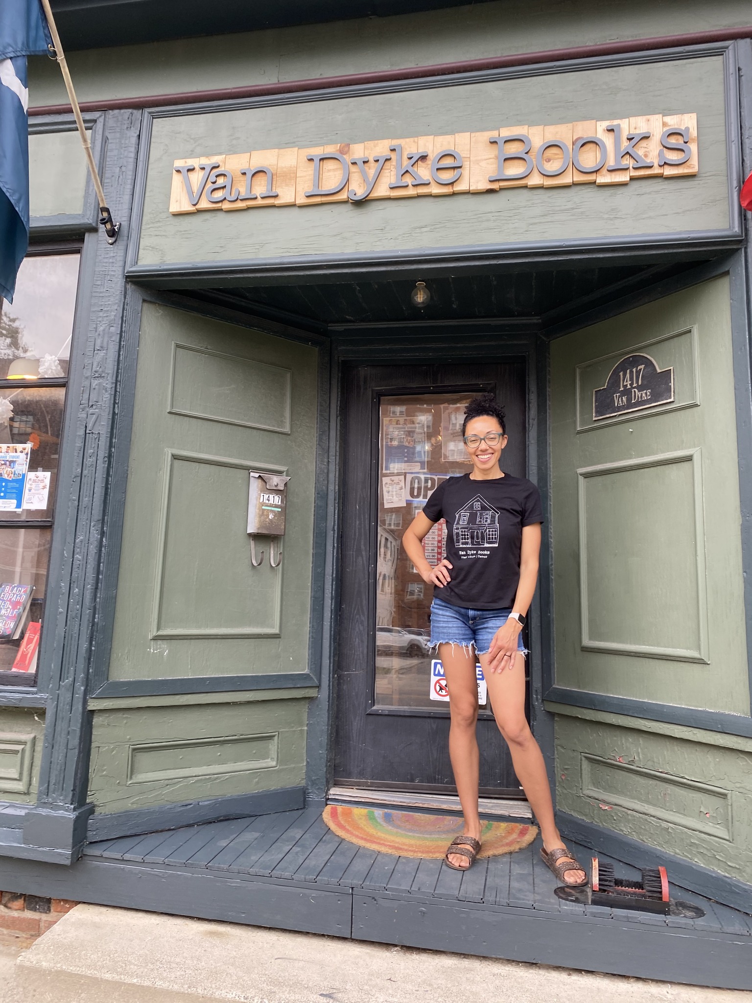 Rhiannon stands in front of Van Dyke Books.